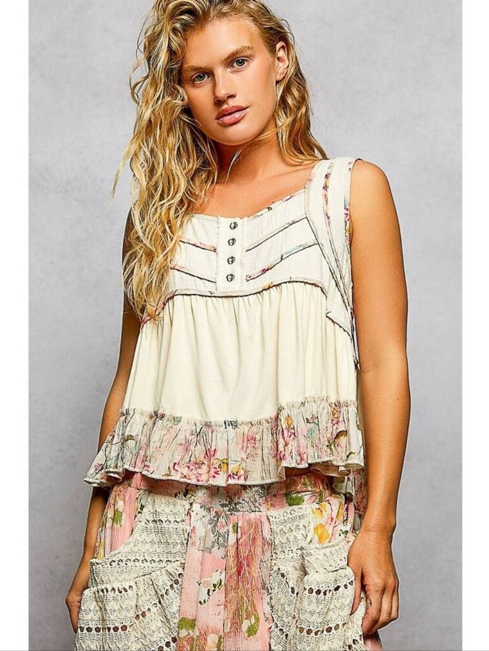 POL "Jersey" Square Neck Sleeveless Floral Tank Top Blouse Natural Cream, Large
